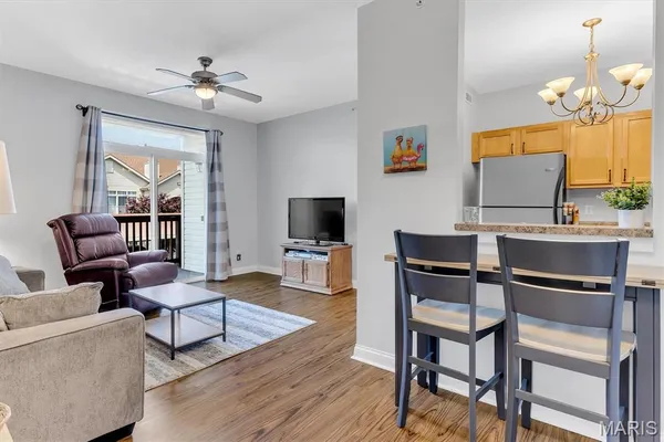 $157,500 | 1236 Garden Cir Drive, Unit M, St. Louis, MO 63125