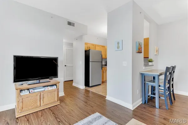$157,500 | 1236 Garden Cir Drive, Unit M, St. Louis, MO 63125