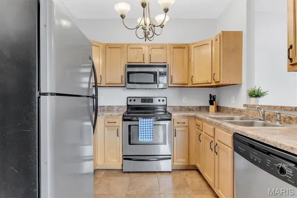 $157,500 | 1236 Garden Cir Drive, Unit M, St. Louis, MO 63125