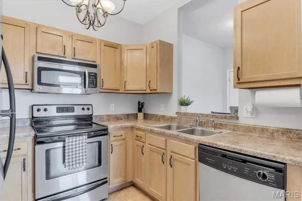$157,500 | 1236 Garden Cir Drive, Unit M, St. Louis, MO 63125