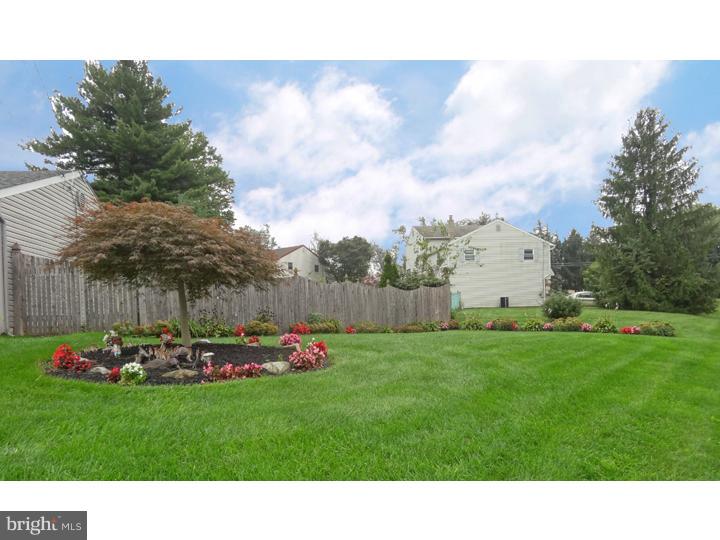 915 Roberts Road Warminster, PA 18974 - Photo 2 of 21 Side Yard