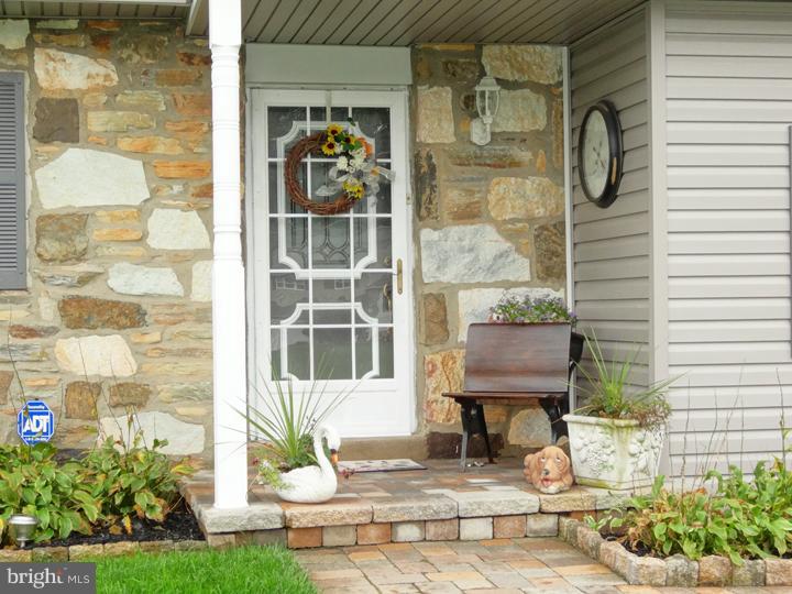 915 Roberts Road Warminster, PA 18974 - Photo 3 of 21 Porch
