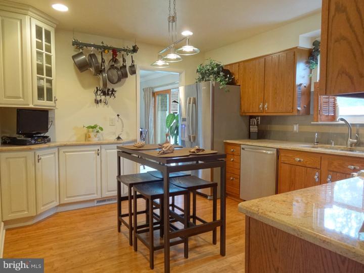 915 Roberts Road Warminster, PA 18974 - Photo 9 of 21 Kitchen