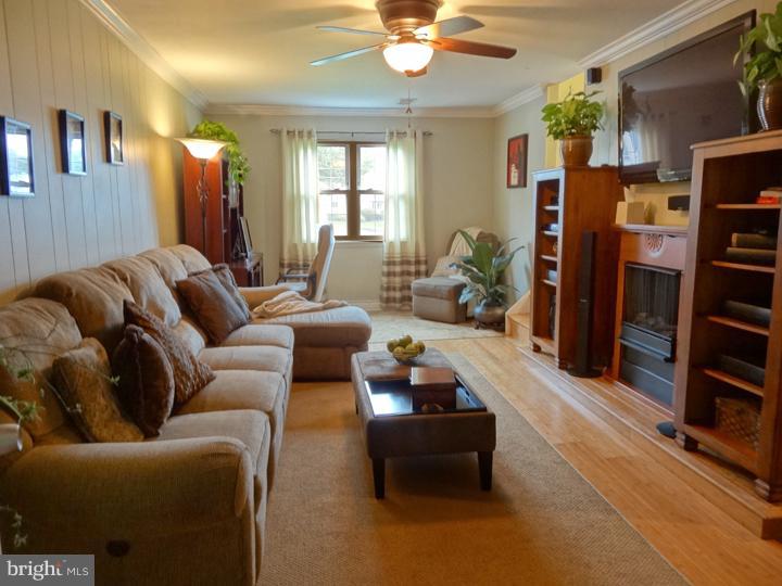 915 Roberts Road Warminster, PA 18974 - Photo 10 of 21 Family Room