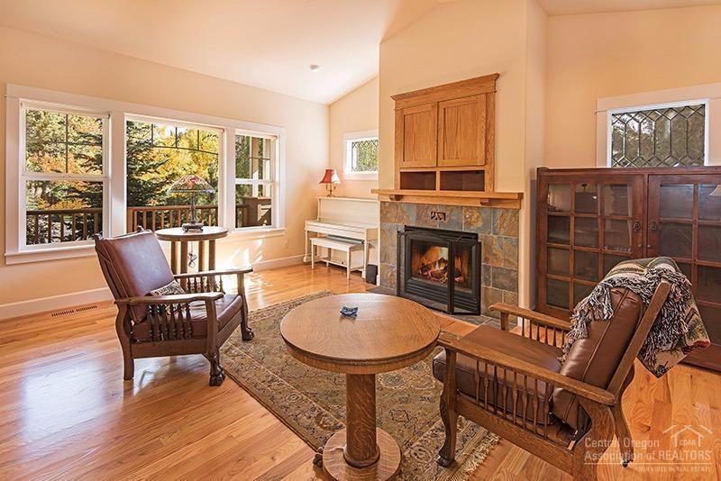 2349 Northwest Awbrey Road Bend, OR 97703 - Photo 9 of 26 Living Room
