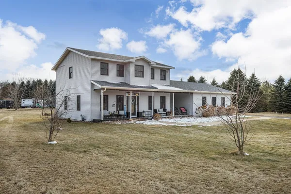 $680,000 | W7507 Iroquois Trail, Delavan, WI 53115