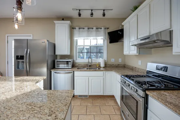 $680,000 | W7507 Iroquois Trail, Delavan, WI 53115