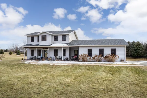 $680,000 | W7507 Iroquois Trail, Delavan, WI 53115