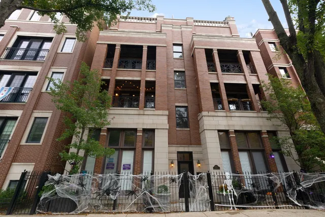 $625,000 | 3843 North Southport Avenue, Unit 2N, Chicago, IL 60613