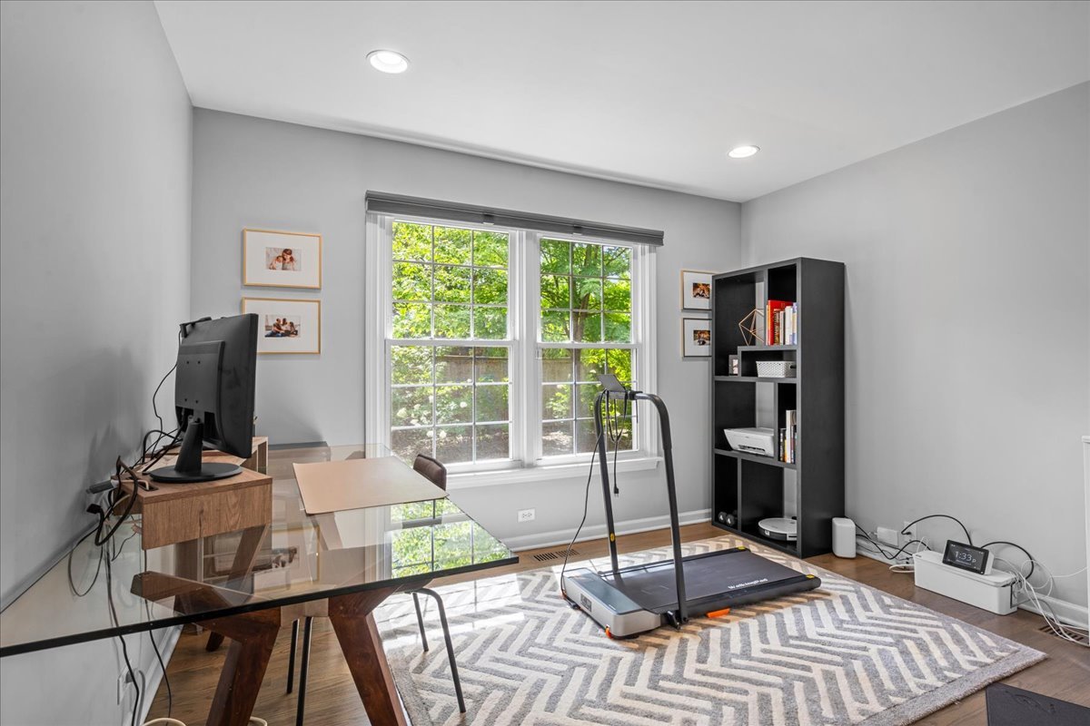 2705 Cherry Lane Northbrook, IL 60062 - Photo 11 of 33