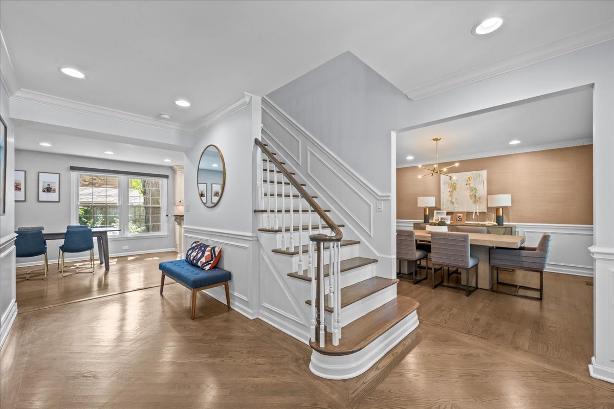 2705 Cherry Lane Northbrook, IL 60062 - Photo 2 of 33