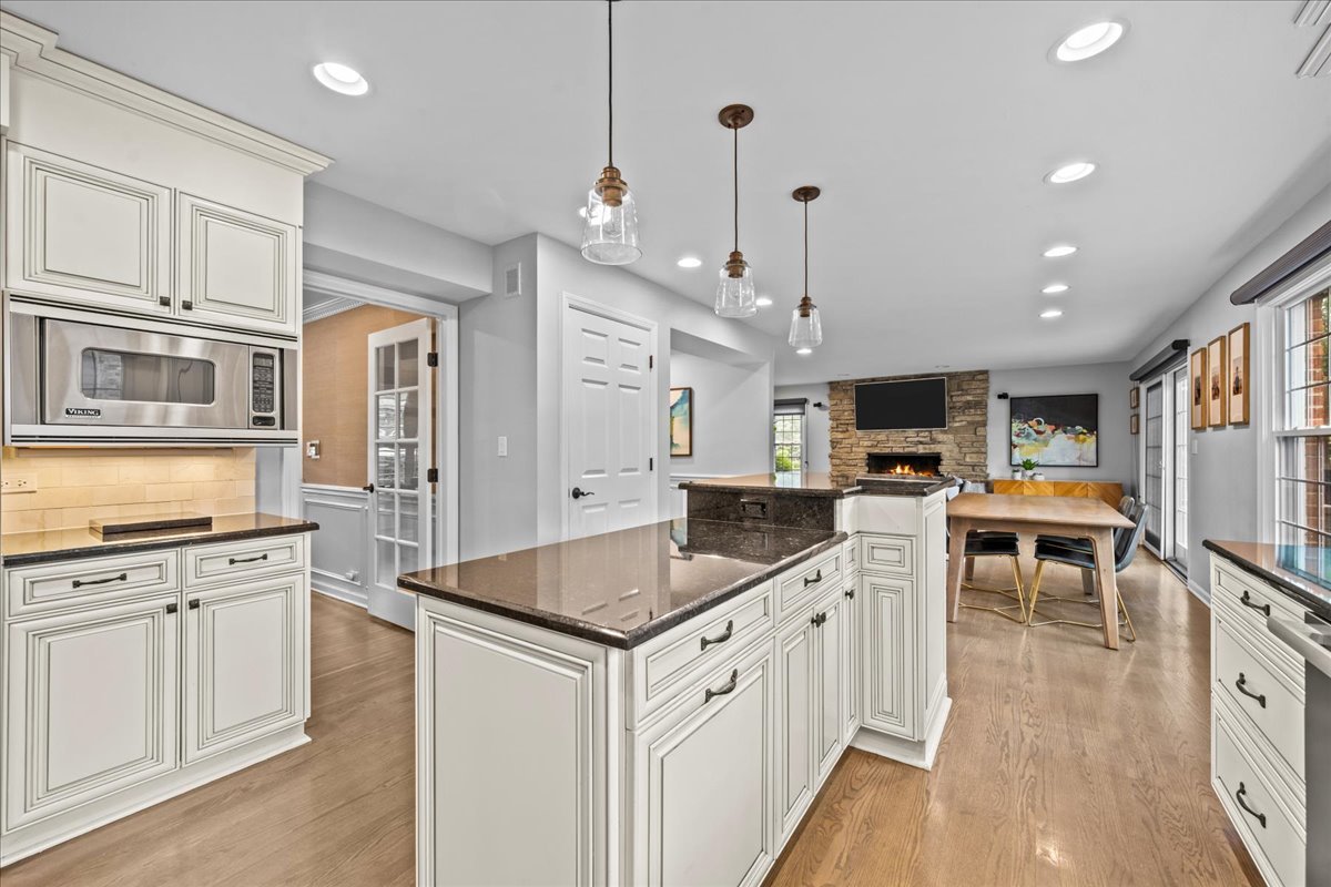 2705 Cherry Lane Northbrook, IL 60062 - Photo 7 of 33