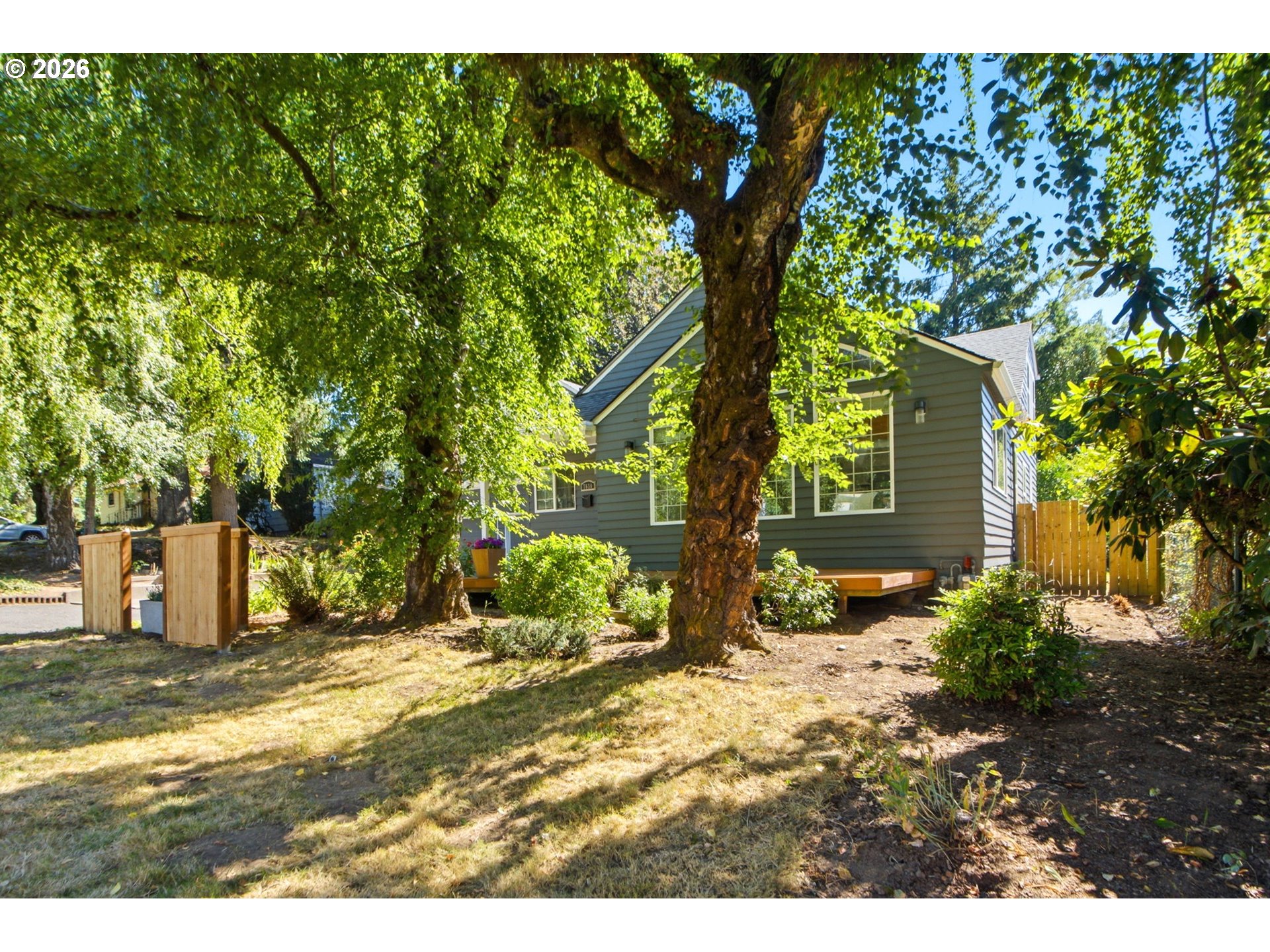 7636 Southwest Capitol Hill Road Portland, OR 97219 - Photo 3 of 48