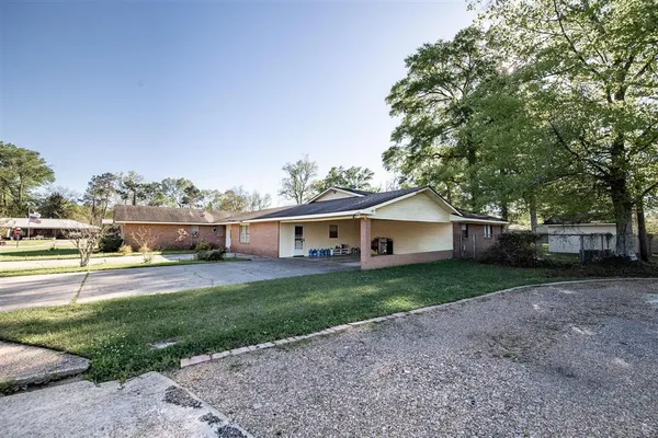 $275,000 | 214 Julie Circle, Oakdale, LA 71463