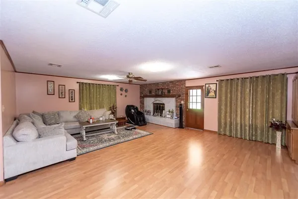 $275,000 | 214 Julie Circle, Oakdale, LA 71463