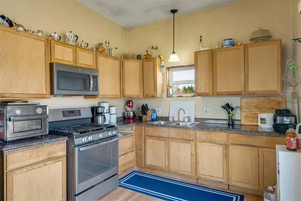 $444,900 | 1900 County Road 33900, Powderly, TX 75473