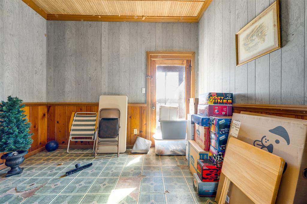 1900 County Road 33900 Powderly, TX 75473 - Photo 36 of 40 a utility room with dryer and washer