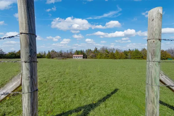 $444,900 | 1900 County Road 33900, Powderly, TX 75473