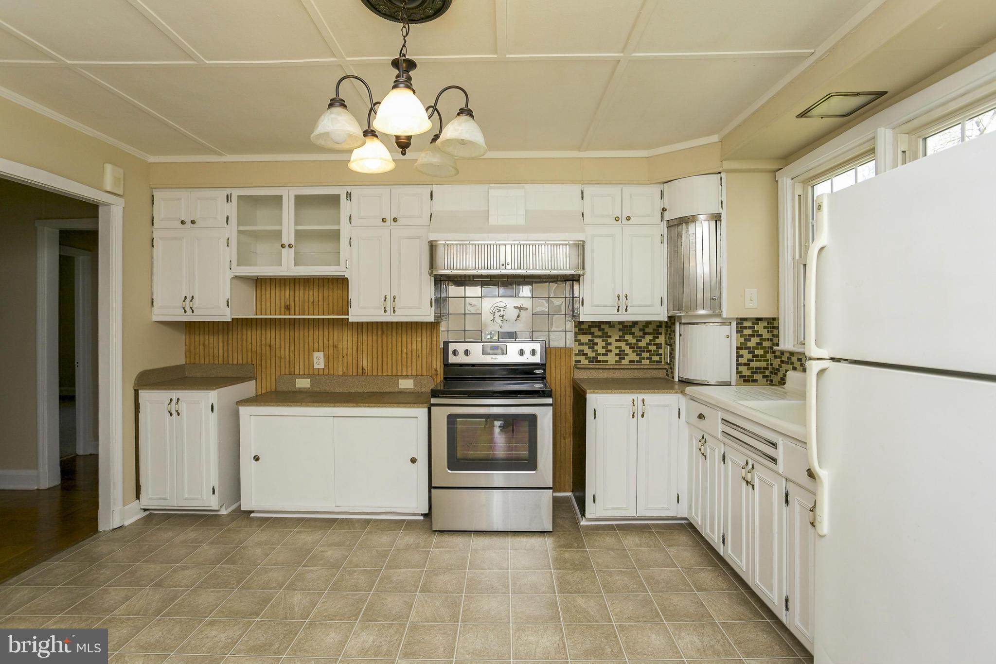 4252 Chapel Road Nottingham, MD 21236 - Photo 5 of 25 Kitchen