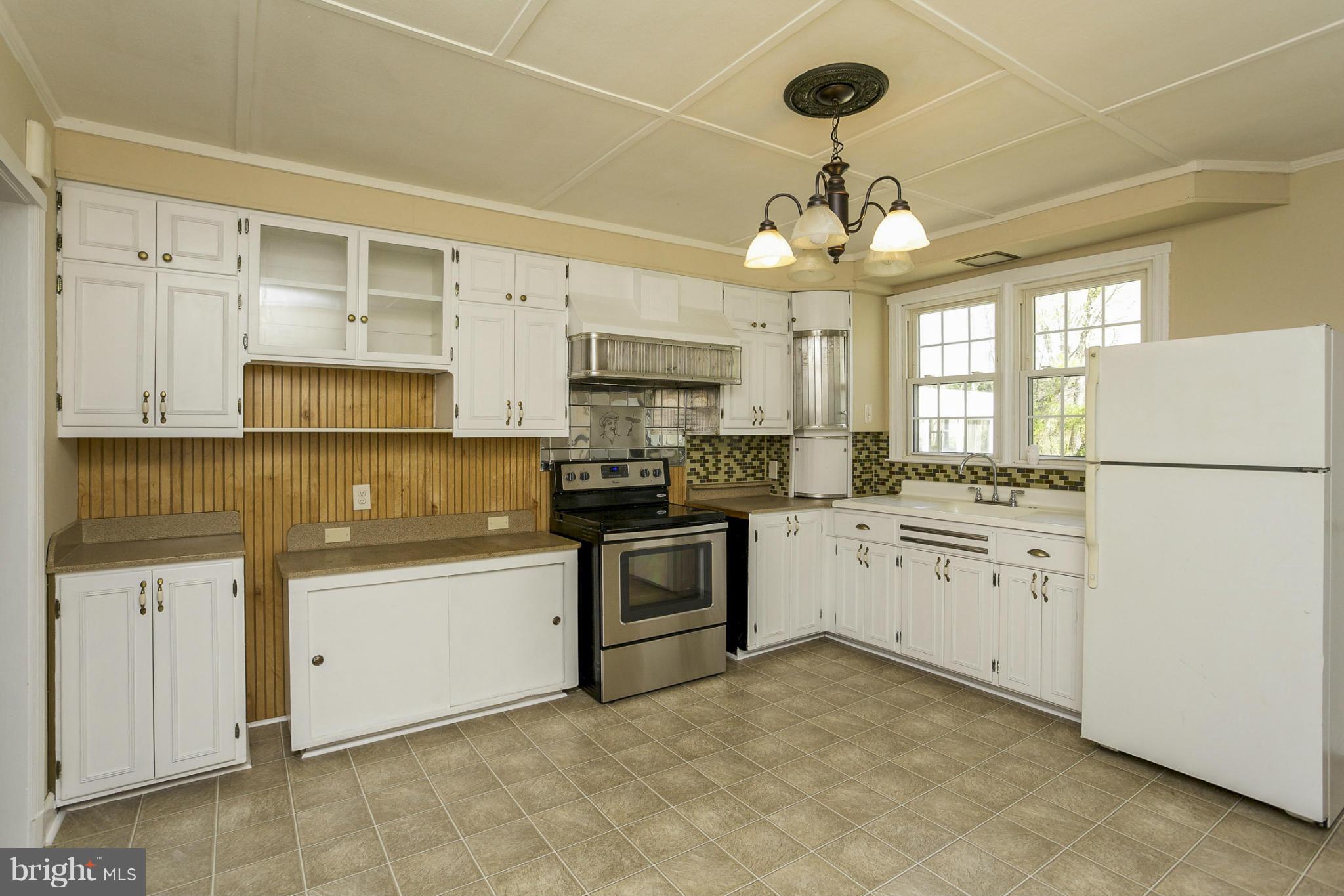 4252 Chapel Road Nottingham, MD 21236 - Photo 6 of 25 Kitchen