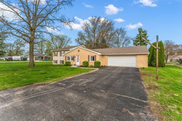 $279,900 | 208 Stevenson Street, Morocco, IN 47963