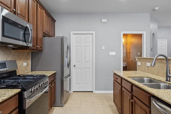 $1,895 | 700 Mandarin Flyway, Unit 2005, Cedar Park, TX 78613