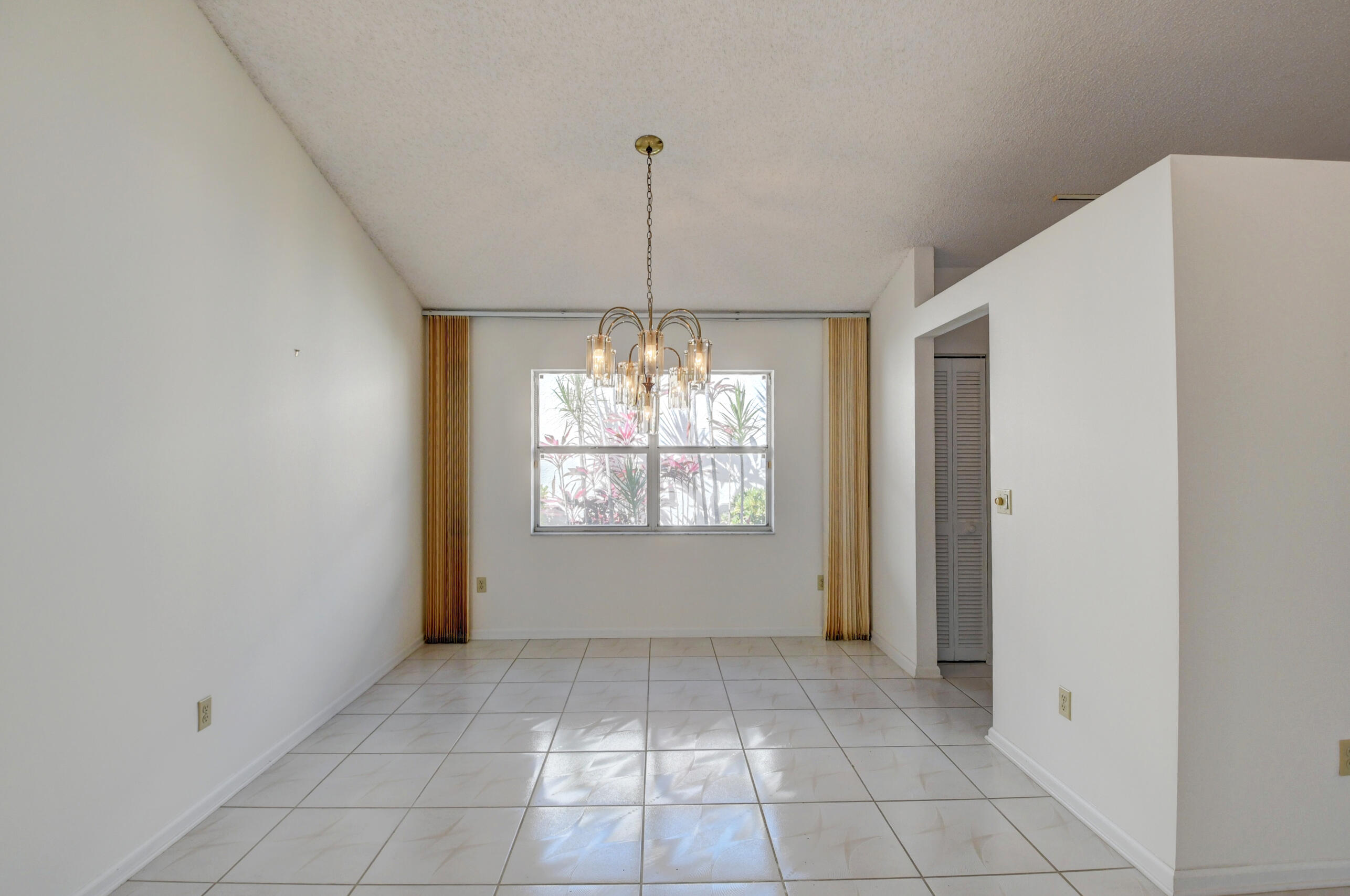 7252 Via Palomar Boca Raton, FL 33433 - Photo 7 of 67 DSC_9829_30_31_32_33
