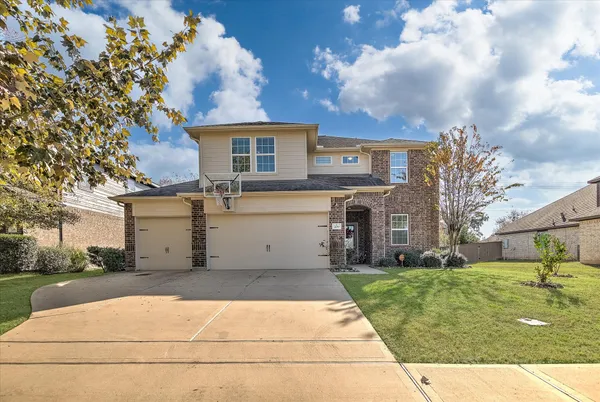 $450,000 | 209 Meadow Ridge Way, Clute, TX 77531