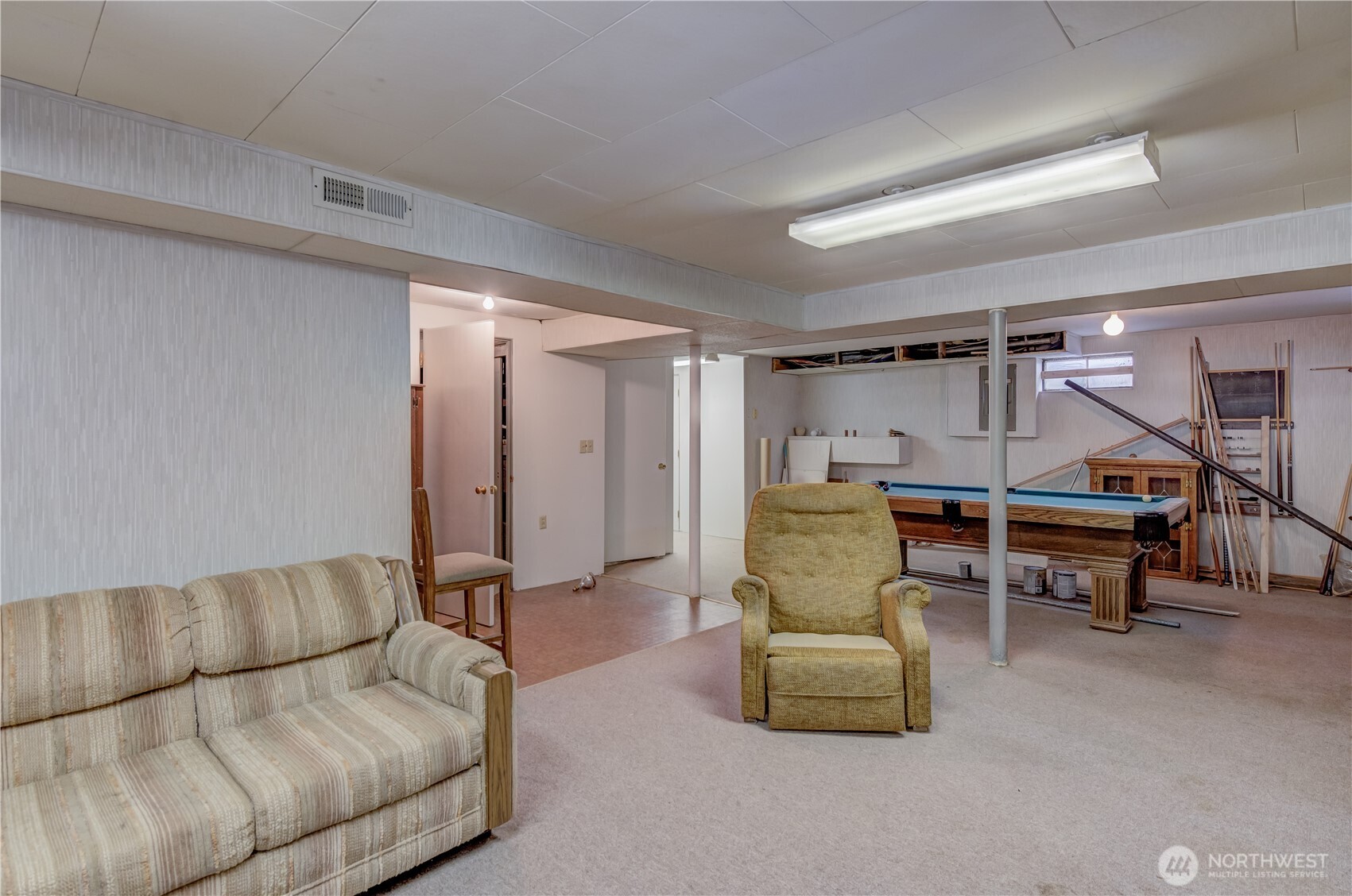 10586 P 2 Quincy, WA 98848 - Photo 16 of 20 a living room with furniture and a couch