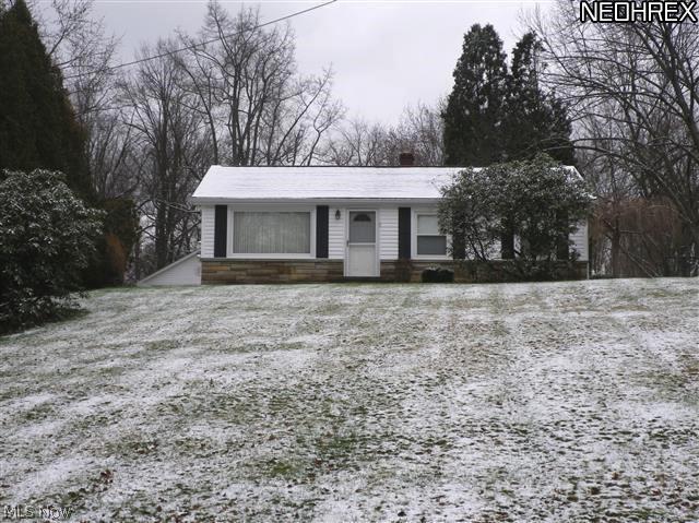 3136 Greenleaf Road Akron, OH 44312 - Photo 2 of 16