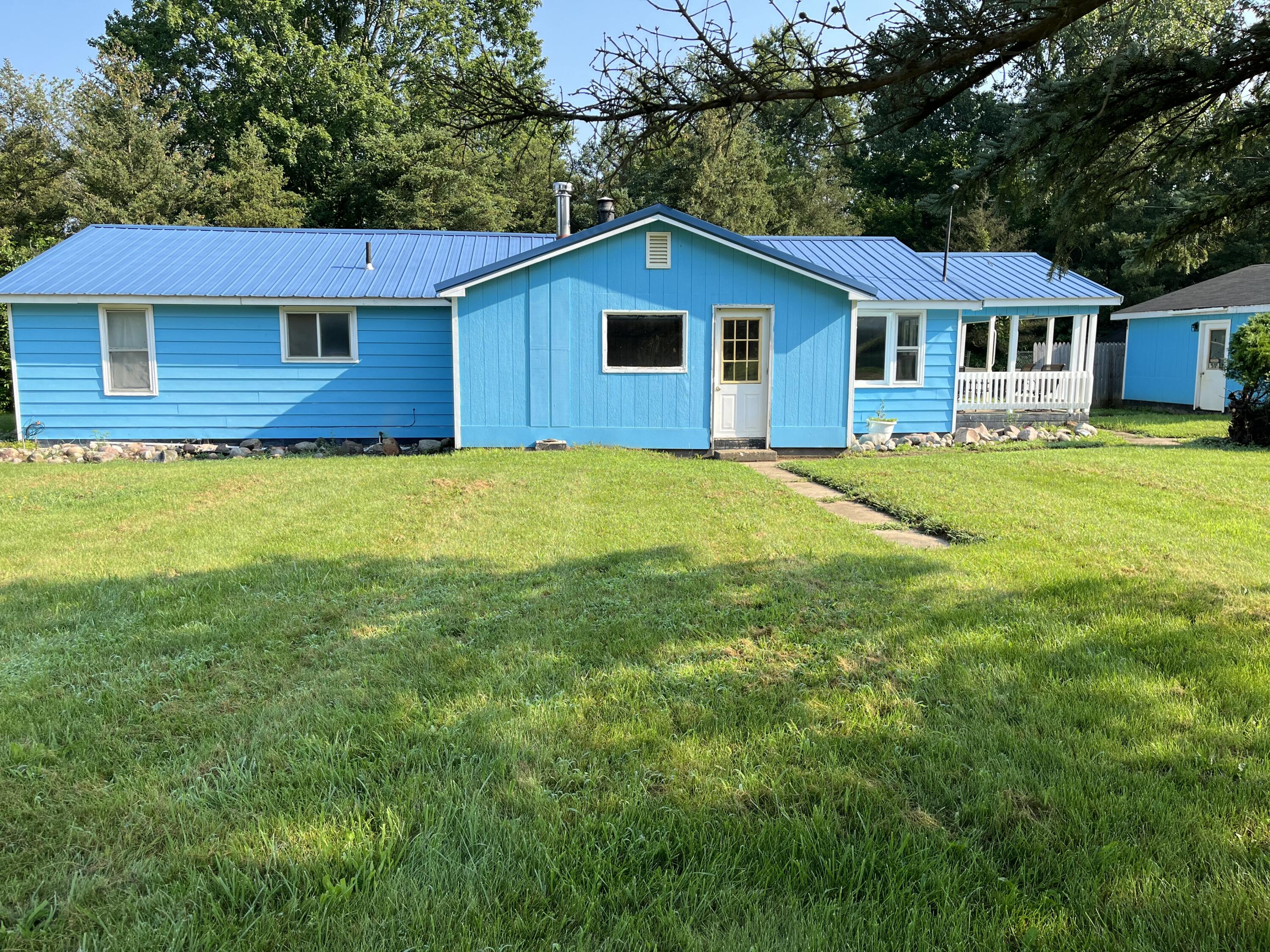18991 R Drive South Tekonsha, MI 49092 - Photo 1 of 17 Front of House