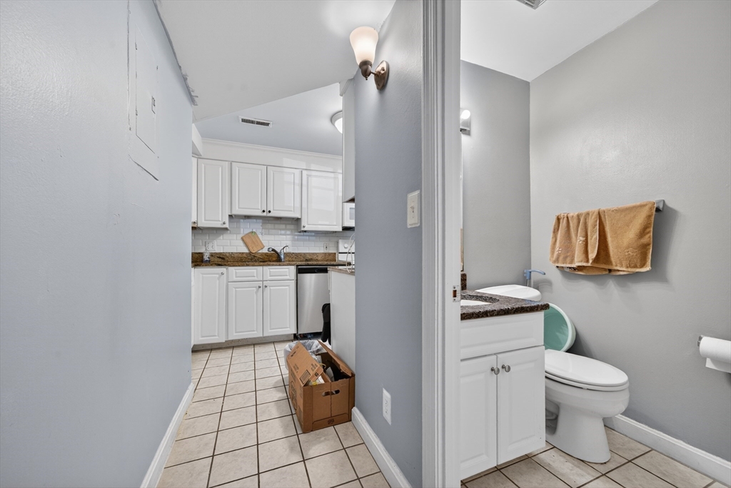 68 Jericho Road, Unit 68 Weston, MA 02493 - Photo 4 of 26