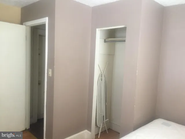 a view of empty room with window