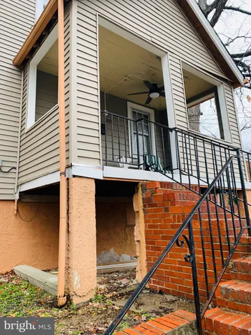 a view of a house with backyard and balcony