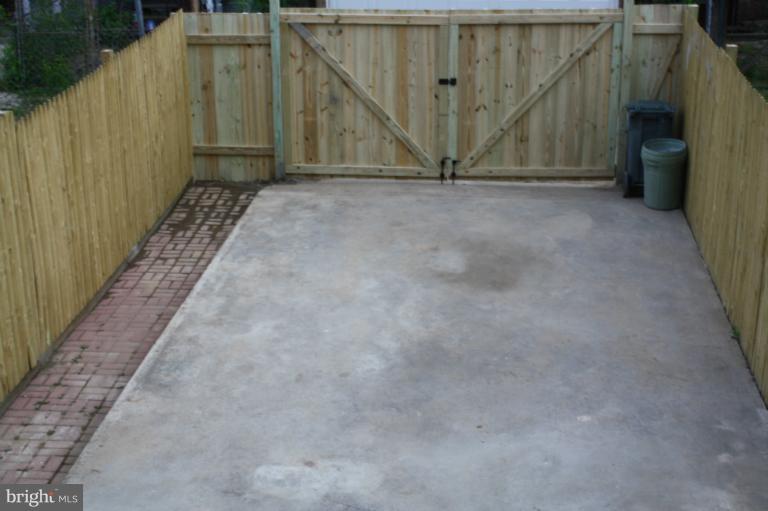 627 M Street Northeast Washington, DC 20002 - Photo 27 of 30 Parking Pad for 2