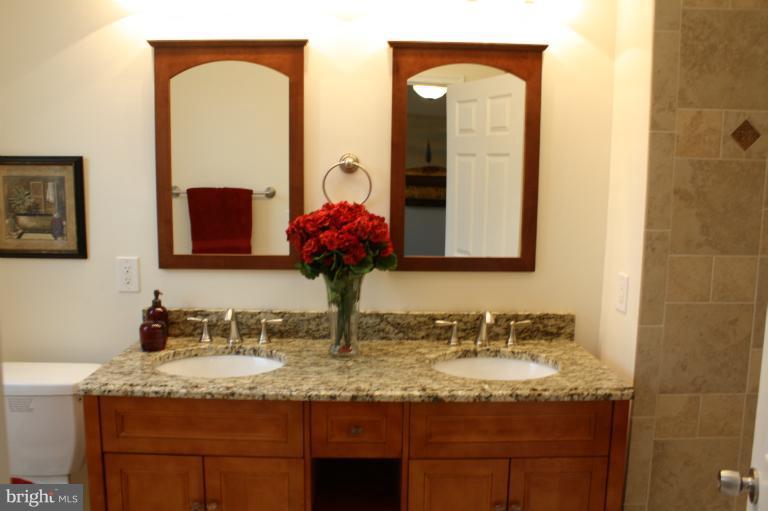 627 M Street Northeast Washington, DC 20002 - Photo 4 of 30 Bath (Master)