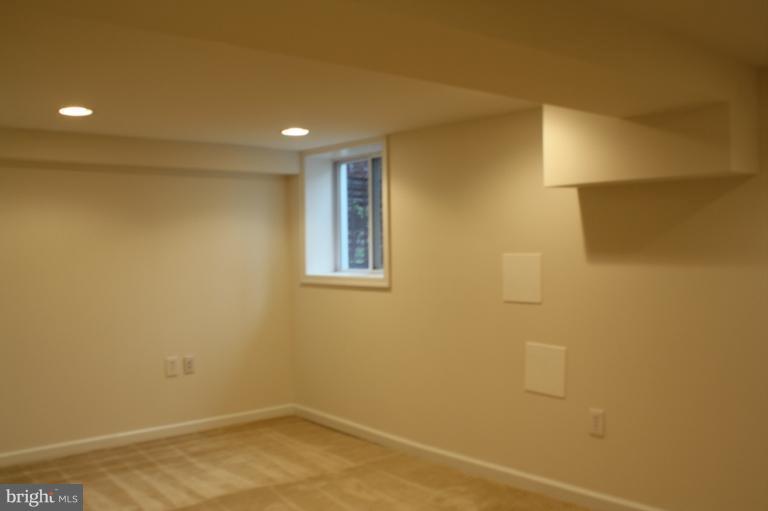 627 M Street Northeast Washington, DC 20002 - Photo 5 of 30 Lower Level Entertainment Area