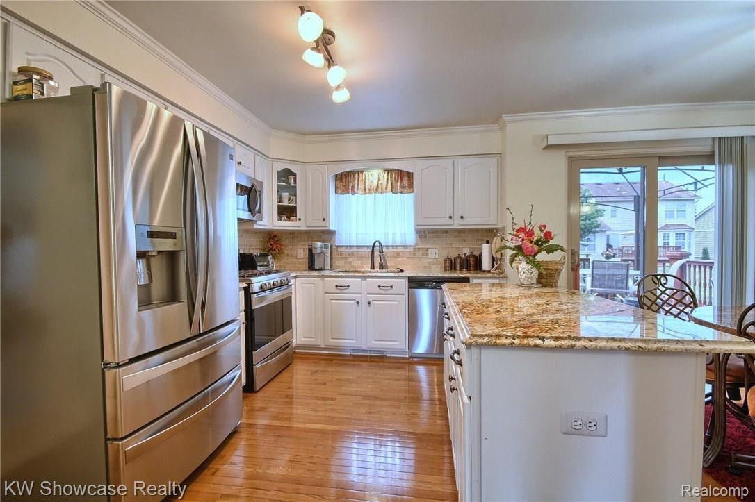 3380 Riverside Drive Canton, MI 48188 - Photo 7 of 31 Kitchen.jpg