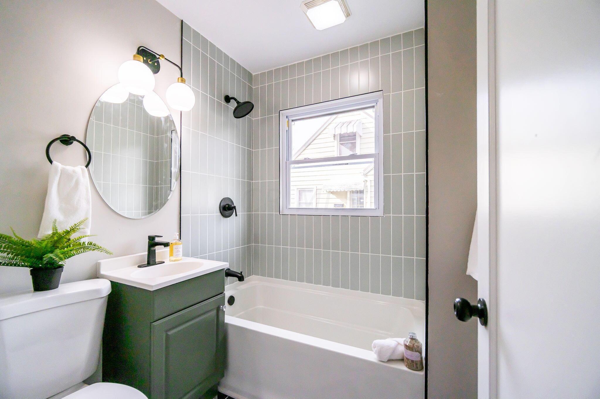 500 Northridge Road Columbus, OH 43214 - Photo 10 of 40 Full bath 1