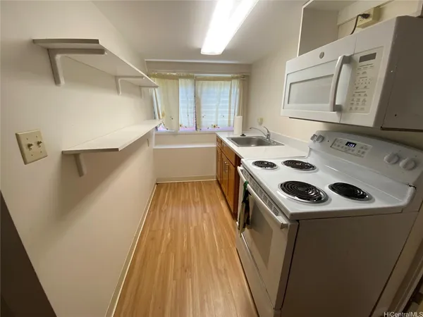 $1,800 | 3715 Sierra Drive, Honolulu, HI 96816