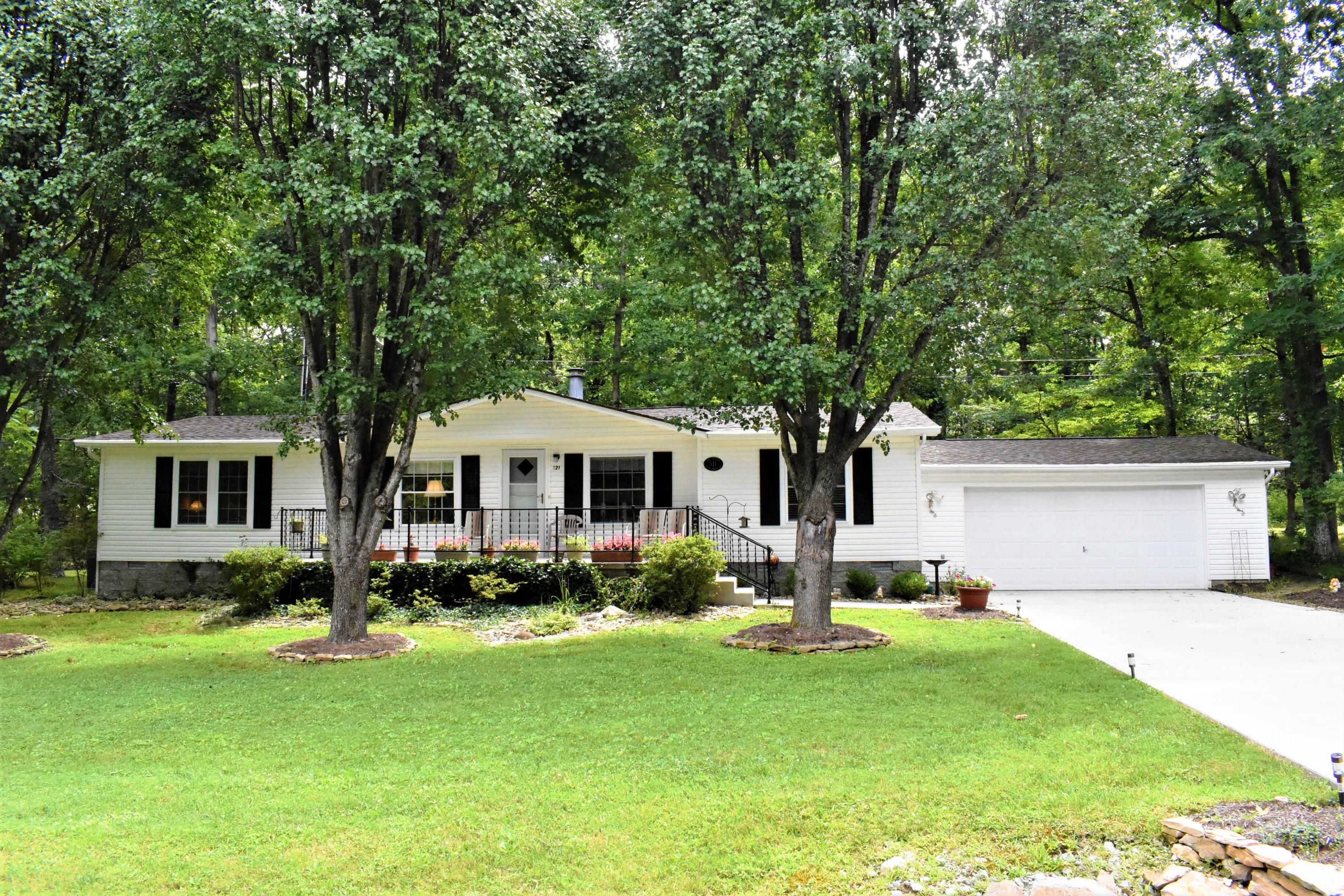 121 Runnymede Road Fairfield Glade, TN 38558 - Photo 1 of 40 01