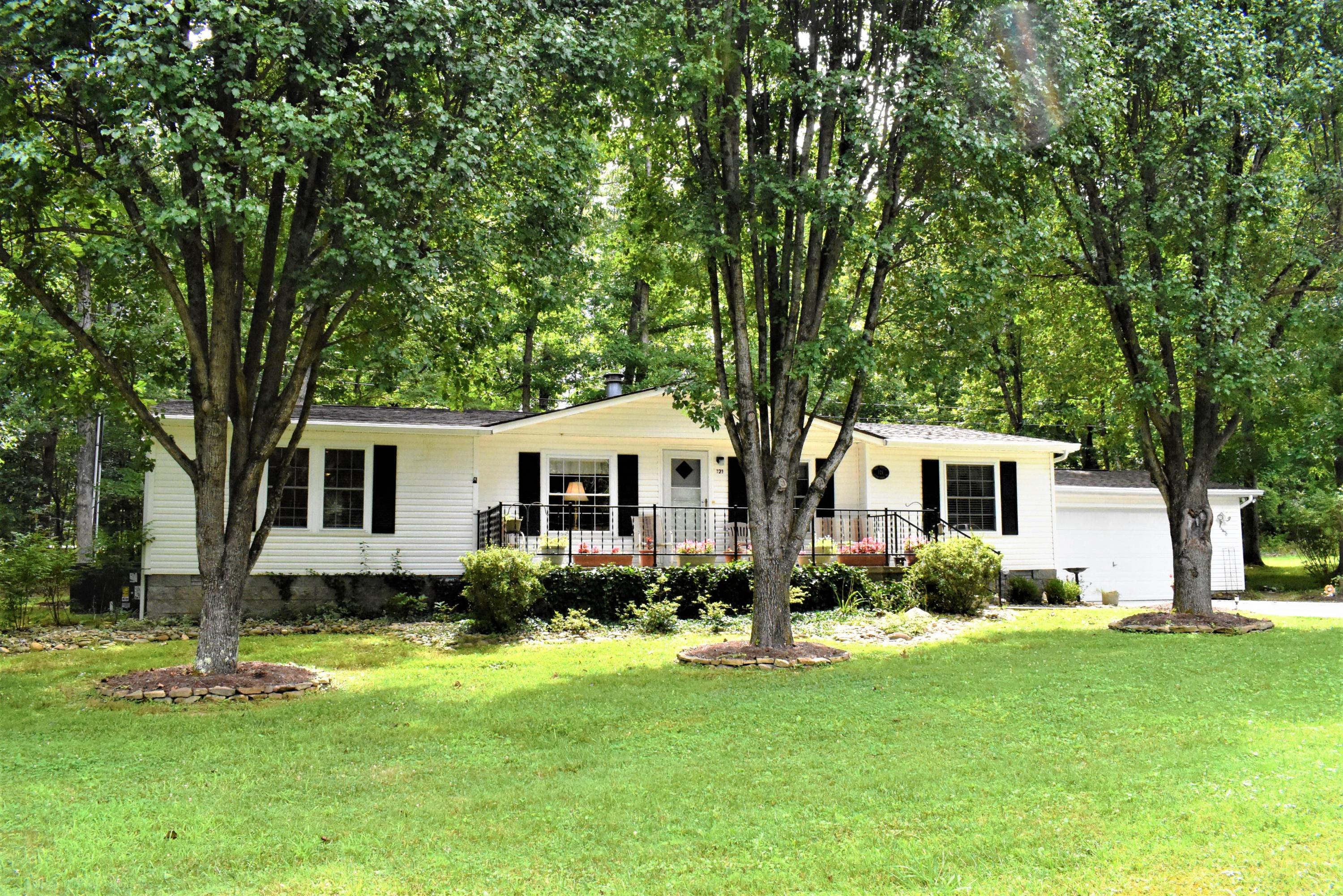121 Runnymede Road Fairfield Glade, TN 38558 - Photo 2 of 40 02