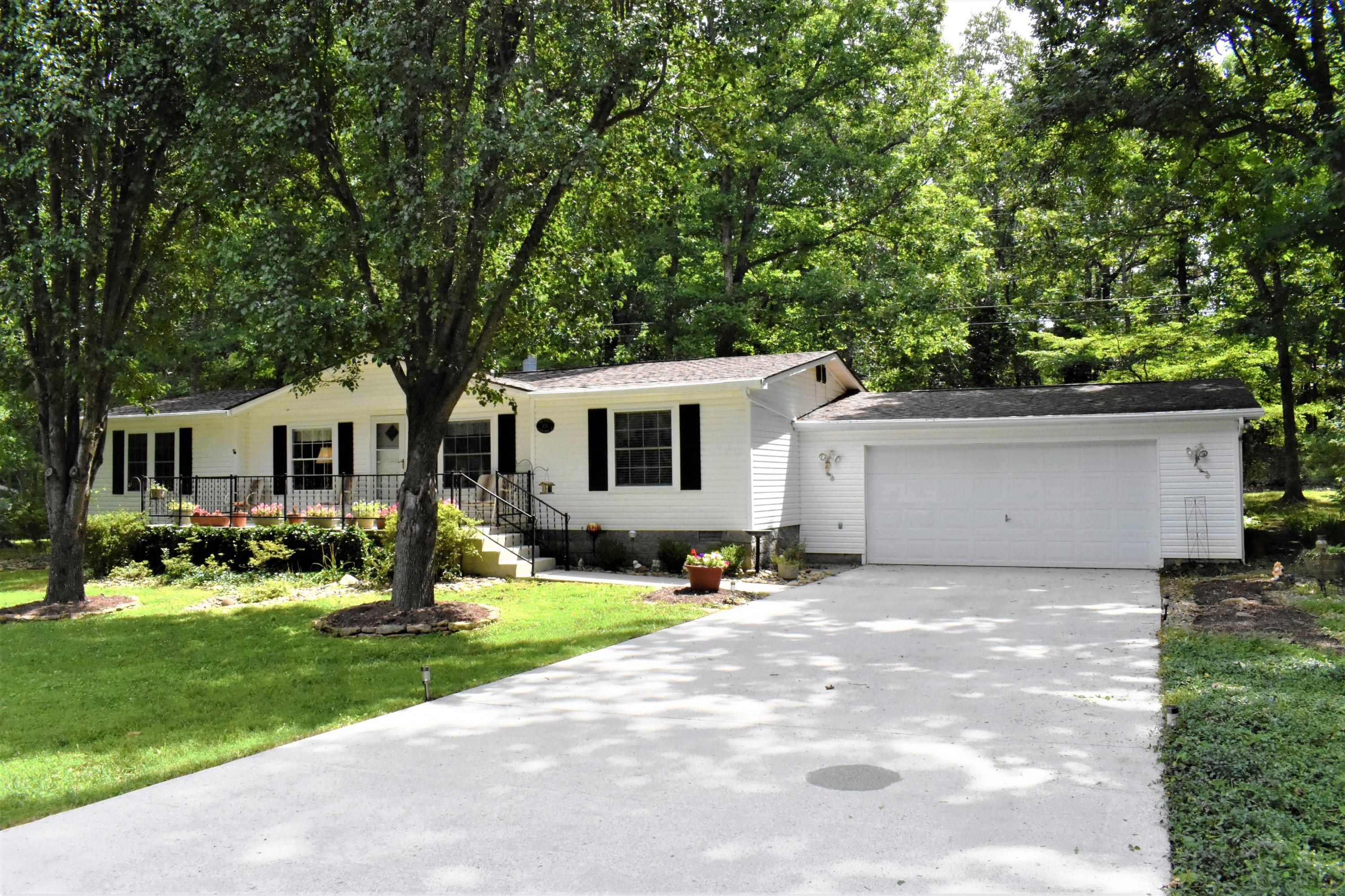 121 Runnymede Road Fairfield Glade, TN 38558 - Photo 3 of 40 03