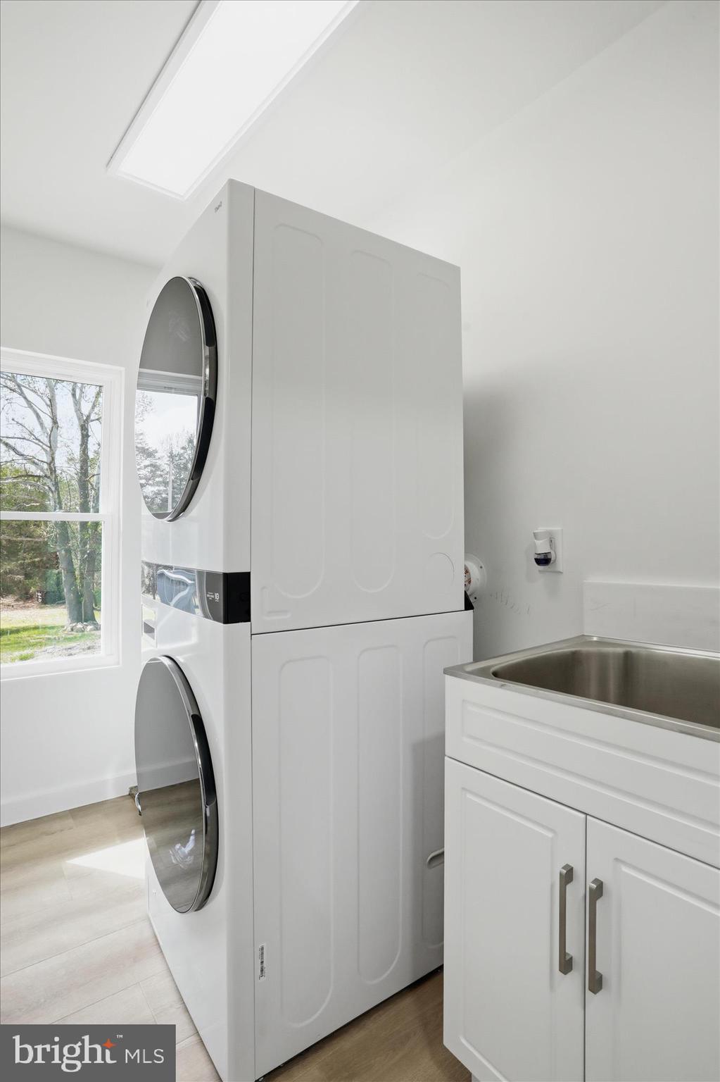 2502 Holly Springs Road Amissville, VA 20106 - Photo 23 of 52 a utility room with dryer and washer
