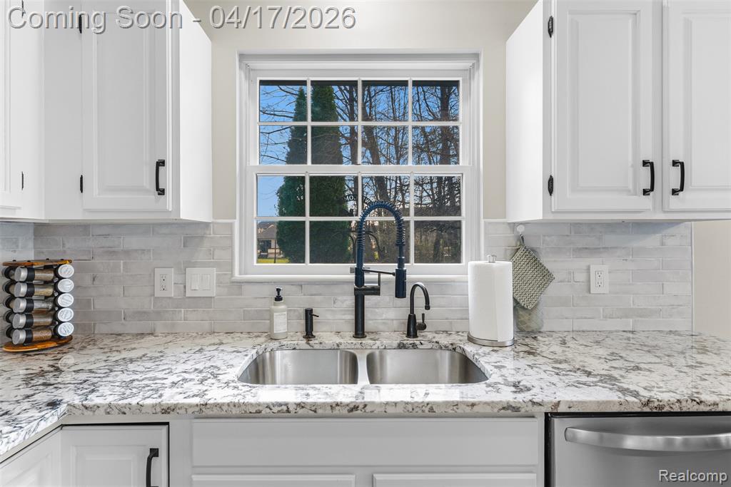 2270 Golden Pond Fenton, MI 48430 - Photo 6 of 30