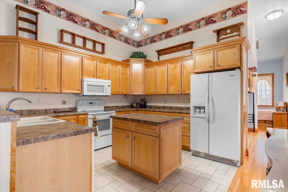 174 West Center Street Girard, IL 62640 - Photo 23 of 41