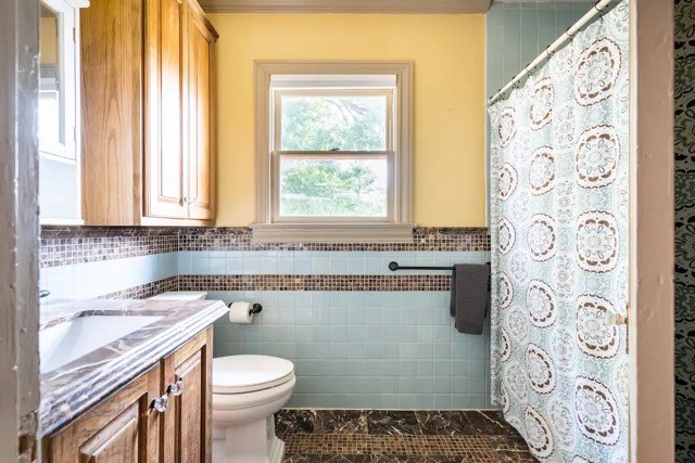 2505 Rosedale Street Houston, TX 77004 - Photo 31 of 39 a bathroom with a sink toilet and shower