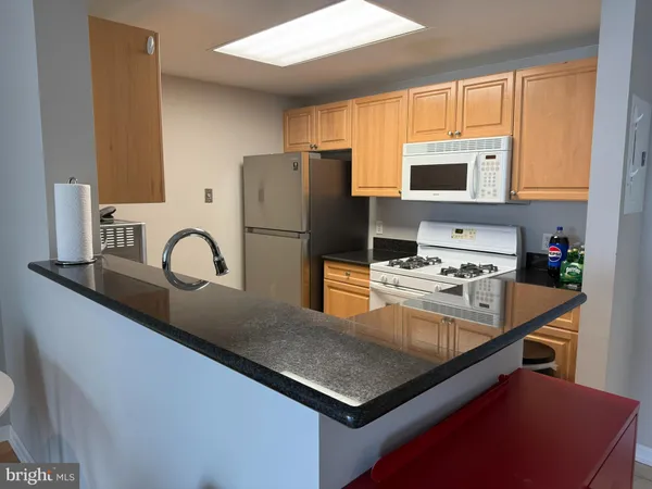 $2,350 | 2726 Gallows Road, Unit 915, Vienna, VA 22180