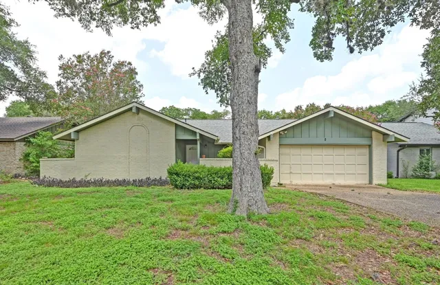 a view of outdoor space and garden