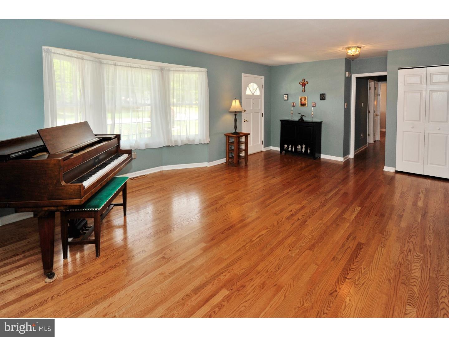 51 Varnum Road Norristown, PA 19403 - Photo 5 of 25 Gallery Image 5